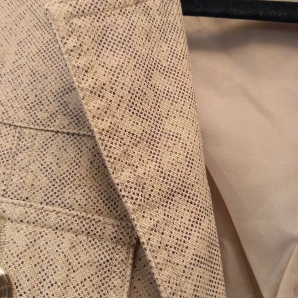 Safari Jacket. Neutral Color. Excellent Condition - Picture 16 of 16